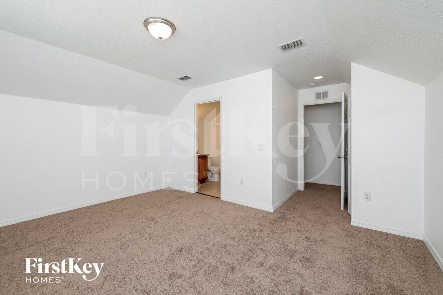 Building Photo - 209 Magical Way