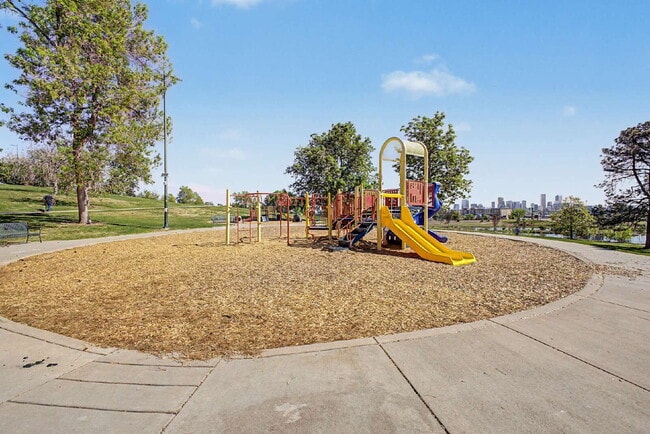 Building Photo - Garden Level 2 bedroom/1 bath for rent in Denver