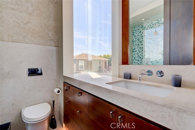 Building Photo - 3208 Ocean Dr