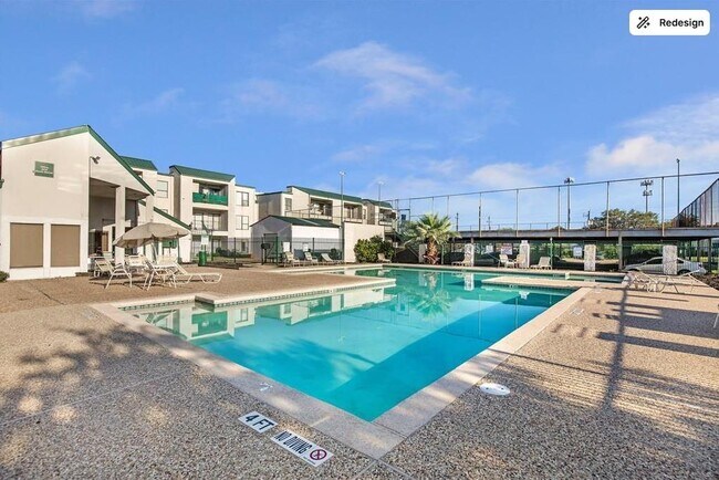 Building Photo - 2826 S Bartell Dr