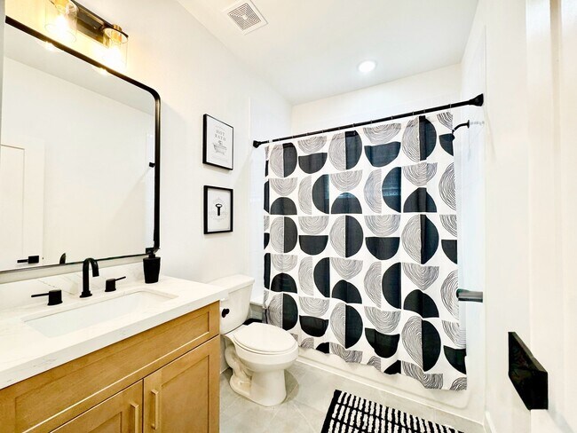 Building Photo - 2706 Cochran St