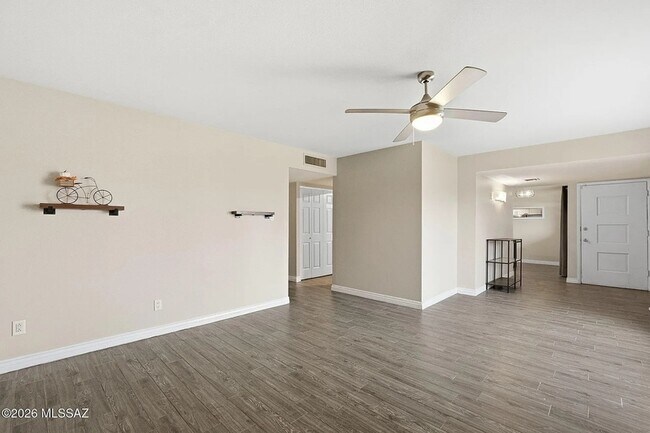 Building Photo - 4526 S Terrace Rd