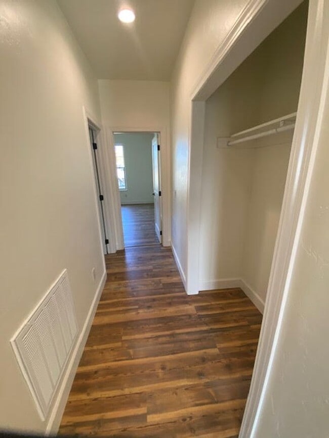 Building Photo - Beautifully Designed 3 Bed Home