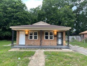 Building Photo - 1469 N Hollywood St