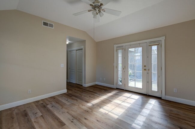 Building Photo - 8241 N Yorktown Dr