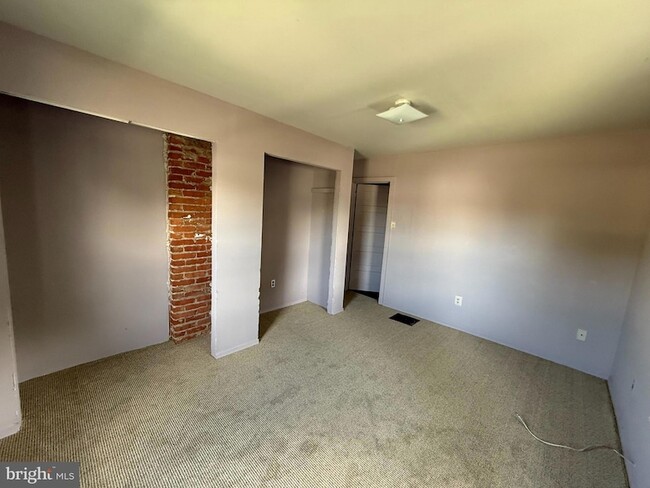 Building Photo - 16 Delsea Dr N