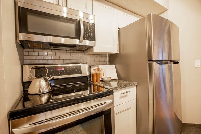 Building Photo - 39 Buttles Ave