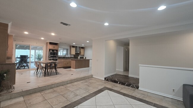 Building Photo - 2744 E Bennett Ave