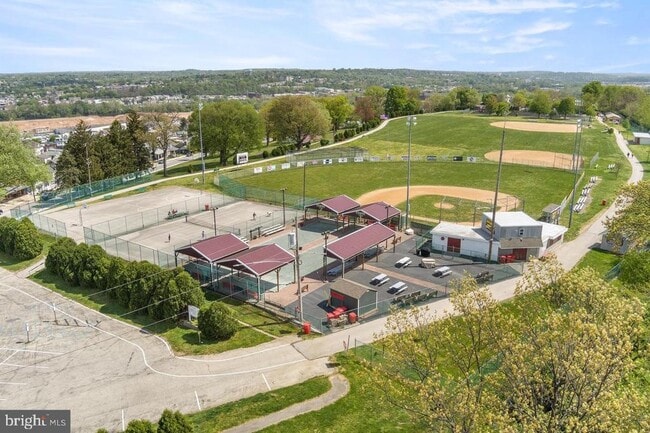 Building Photo - 35 E Front St