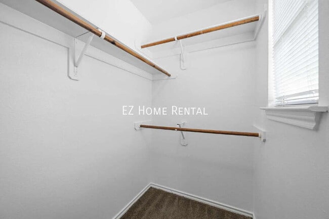 Building Photo - 8813 Elm Drake Ln