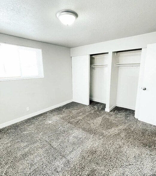 Building Photo - 31 W 1600 N