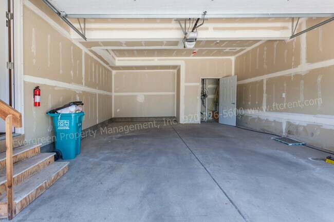 Building Photo - Fantastic 3 Bedroom, 2 bath Condo in SE Fo...