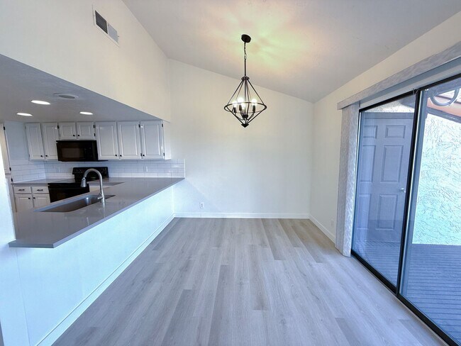Building Photo - 300 W 2025 S
