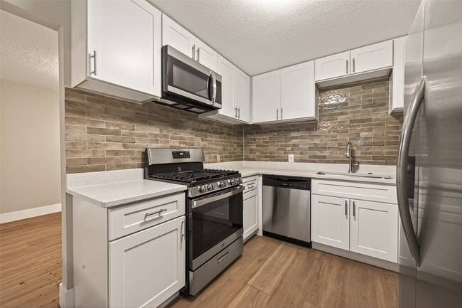 Building Photo - 5833 Southlea St