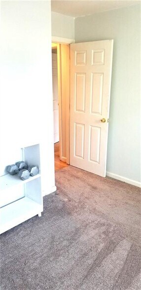 Building Photo - 8 Slocum St