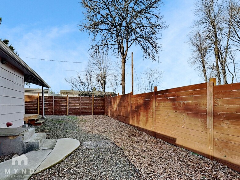 Building Photo - 7203 SE Harmony Dr