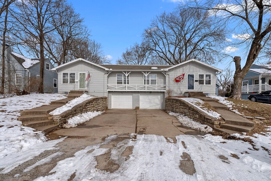 Building Photo - 906 E 84th St