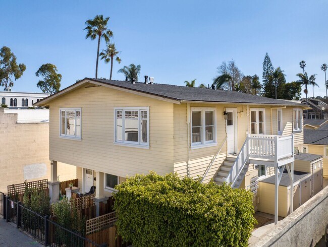 Building Photo - 3 Bed/2 Bath + Office Den - Downtown Santa Barbara