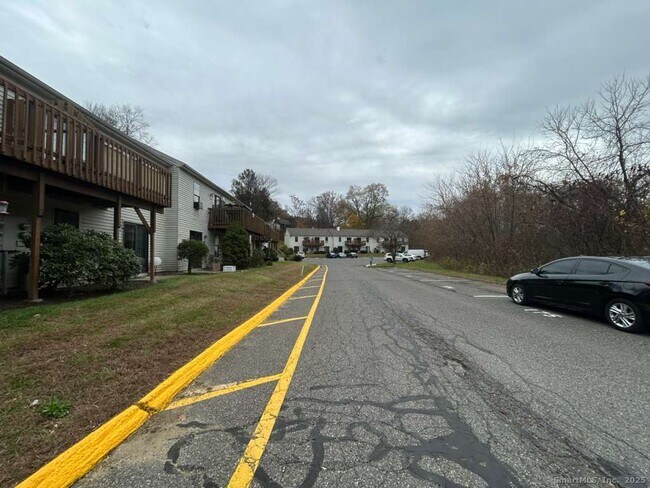 Building Photo - 177 Aspetuck Vlg