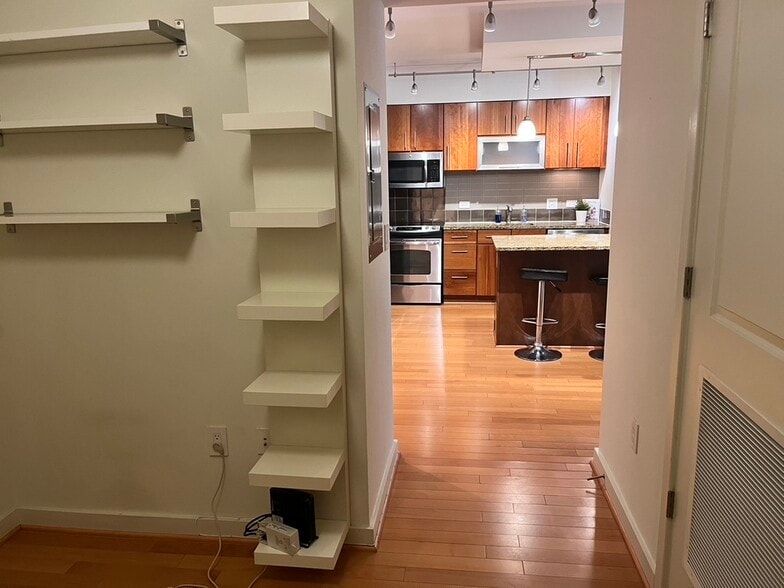 Building Photo - 1025 First St SE