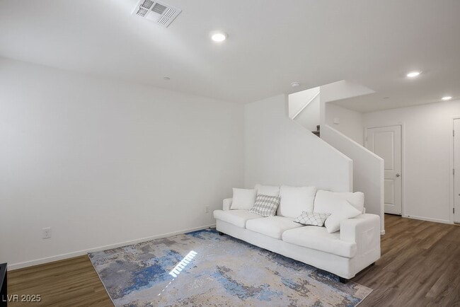 Building Photo - 9911 Dandelion Hls St