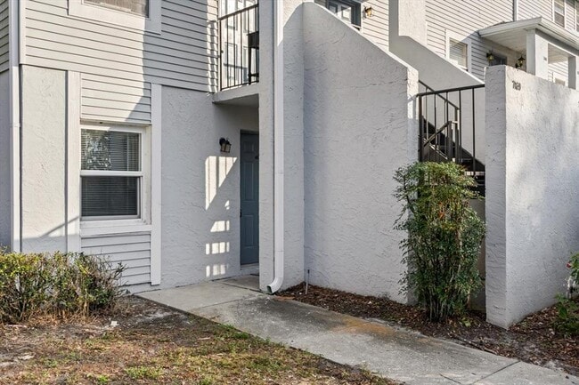 Building Photo - 7169 E Bank Dr