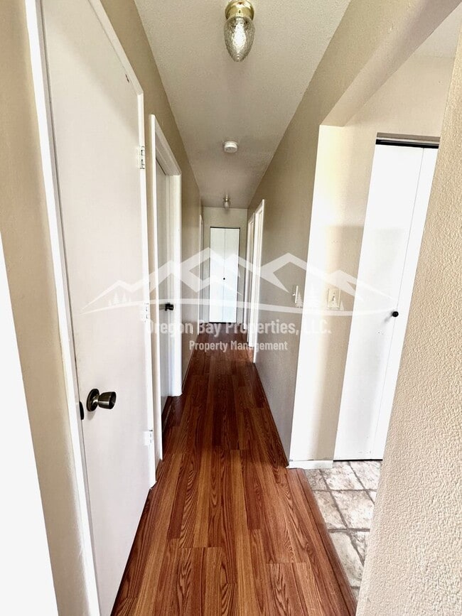 Building Photo - Dog Friendly Bandon Home: 3 bdrm / 1 ba