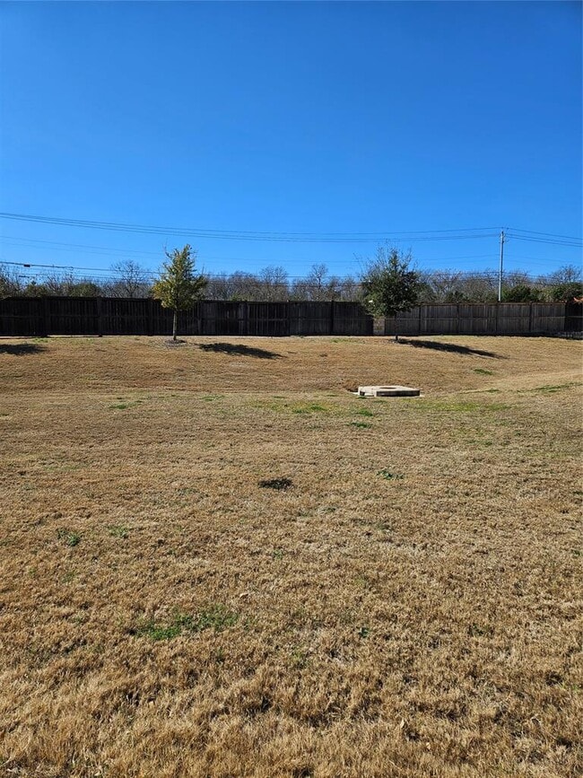 Building Photo - 1518 Roseburg Dr