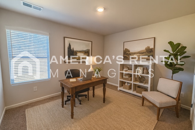 Building Photo - Stylish two level home with open concept l...