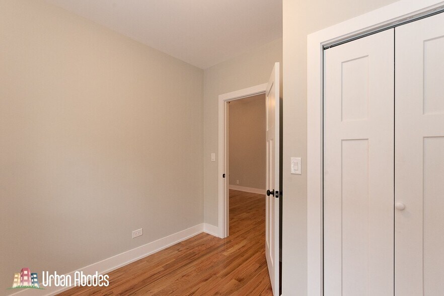 Building Photo - 644 W Oakdale Ave