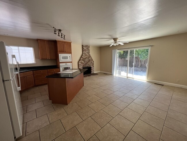 Building Photo - 778 Bend Ave