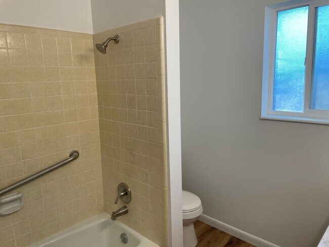 Building Photo - Spacious 5-Bedroom Home Near Little Cotton...