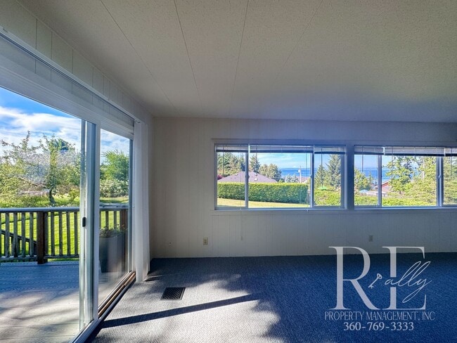 Building Photo - Coastal 3-Bed Home with Stunning Puget Sou...