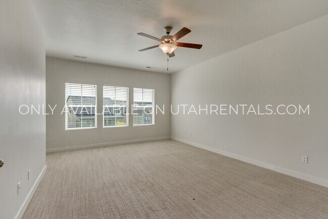 Building Photo - 2353 N Holbrook Way