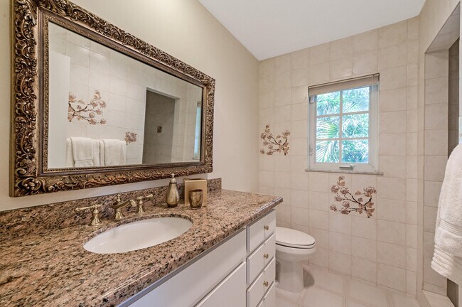 Building Photo - 825 Marbella Ln