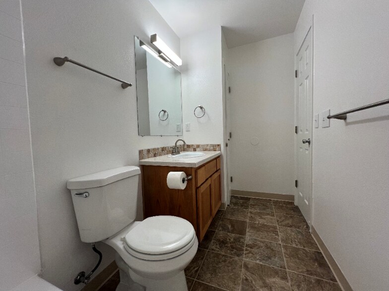 Building Photo - 17250 SW Heritage Ct