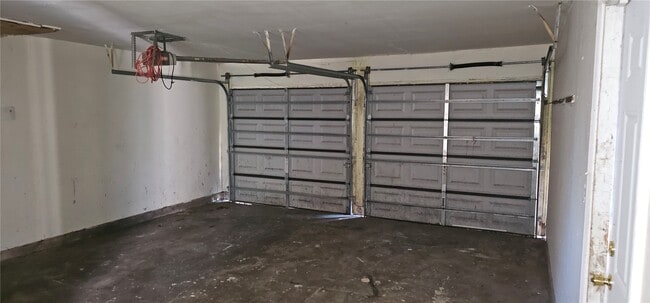 Building Photo - 2114 Yorktown Ct N