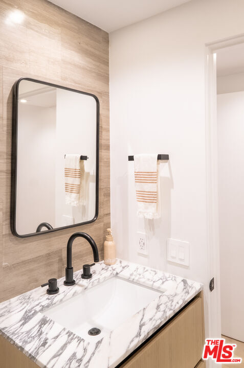 Building Photo - 627 Sunset Ave