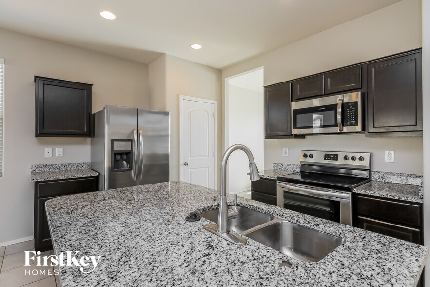 Building Photo - 11148 E Sunflower Ct