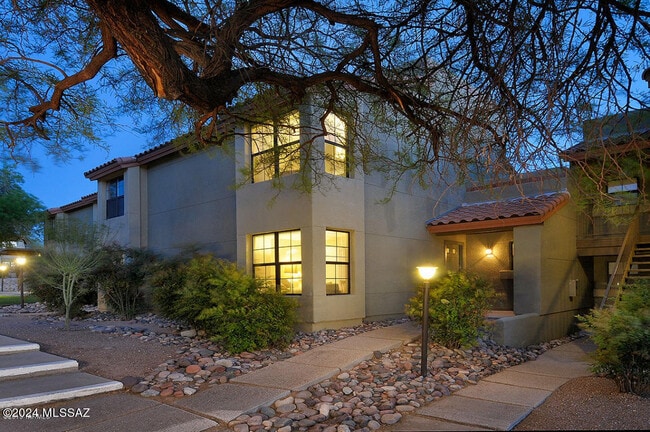 Building Photo - 6651 N Campbell Ave