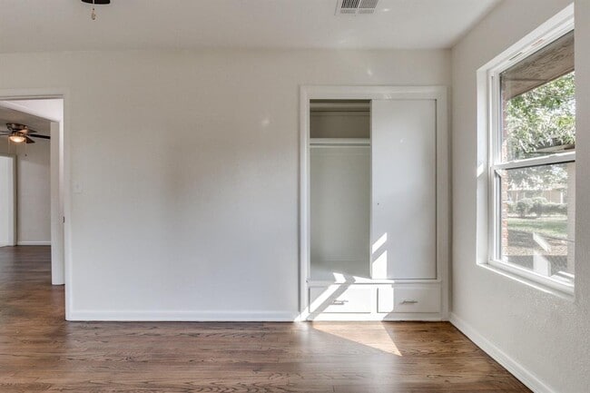 Building Photo - 2725 Texoma Dr