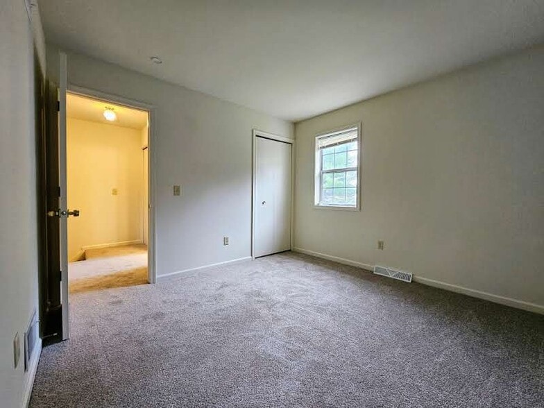 Building Photo - 256 Morgan Dr