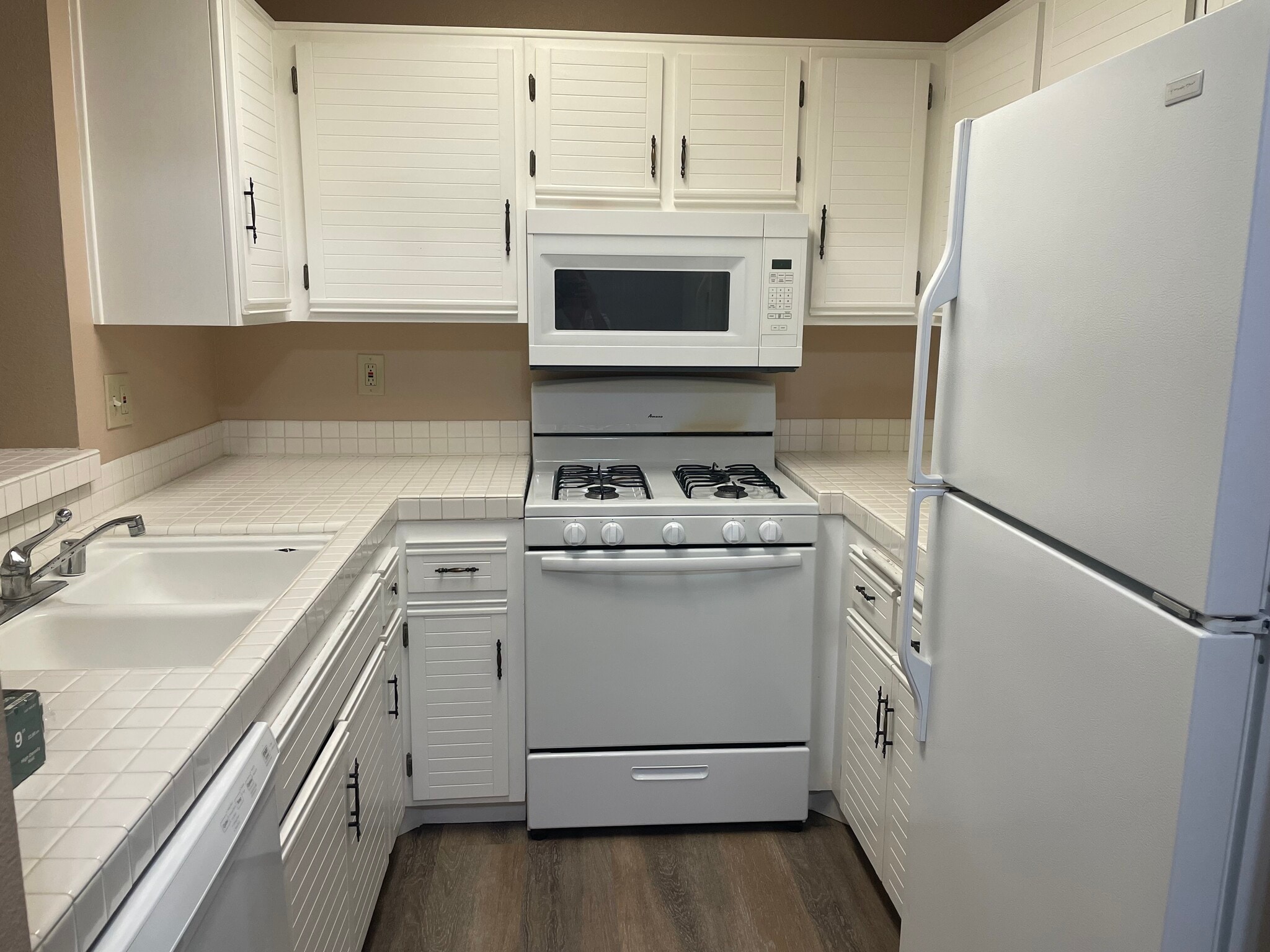 Building Photo - 24127 Del Monte Dr
