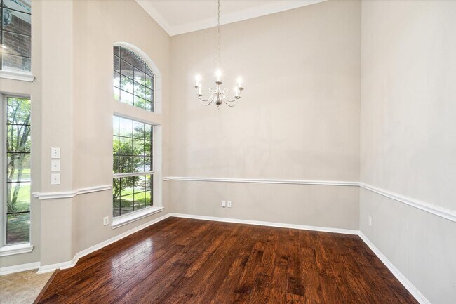 Building Photo - 30507 Russell Point Dr
