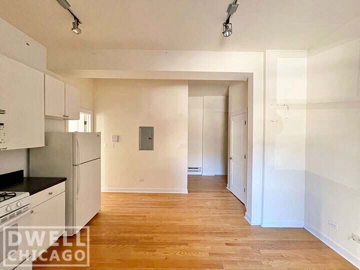 Building Photo - 4750 N Sheridan Rd