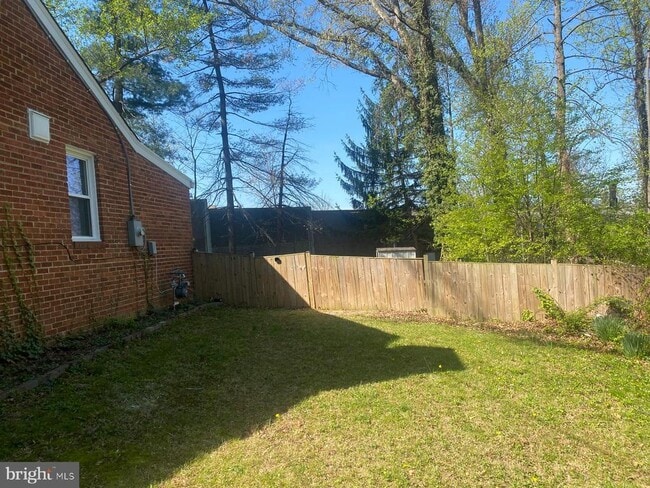 Building Photo - 2200 Greenwich St