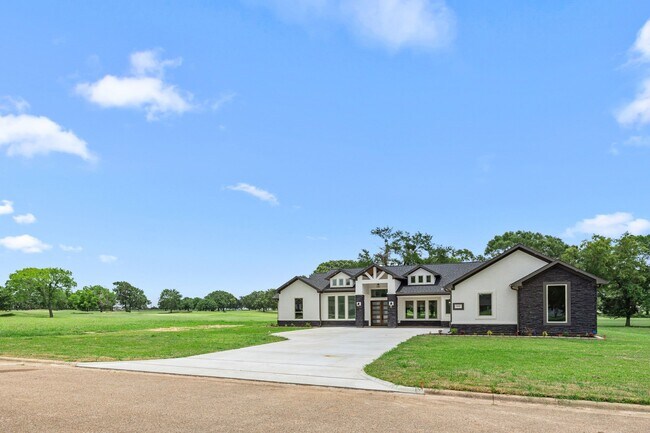 Building Photo - 210 Birdie Dr