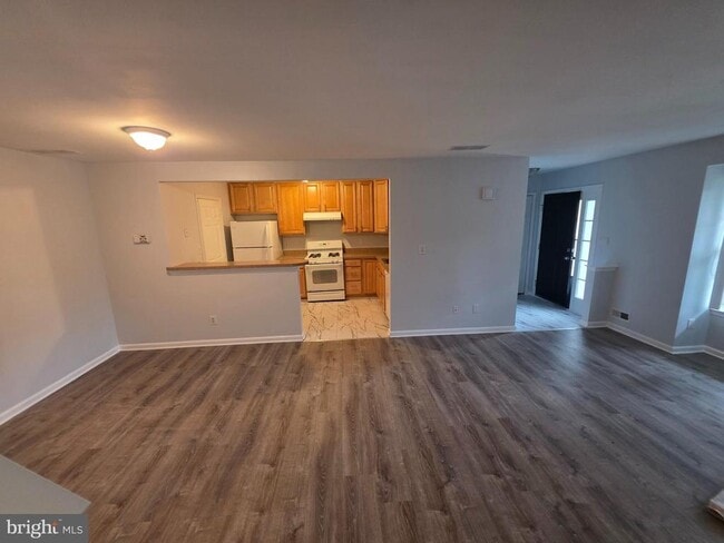 Building Photo - 2602 Saxony Dr