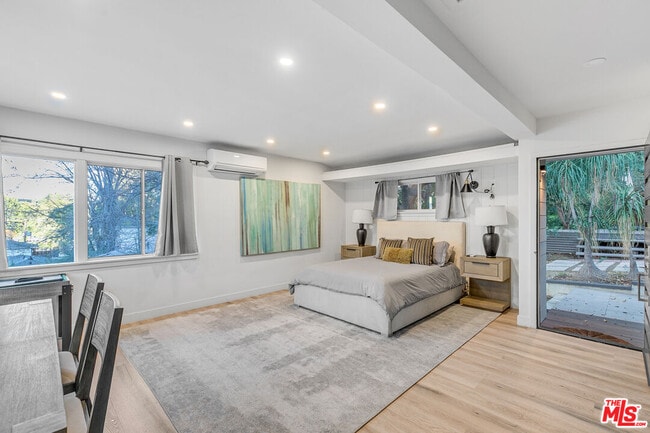 Building Photo - 3937 Kentucky Dr