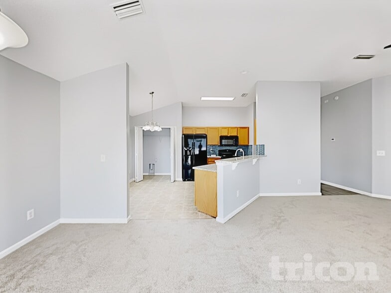 Building Photo - 6830 Shoreline Ln